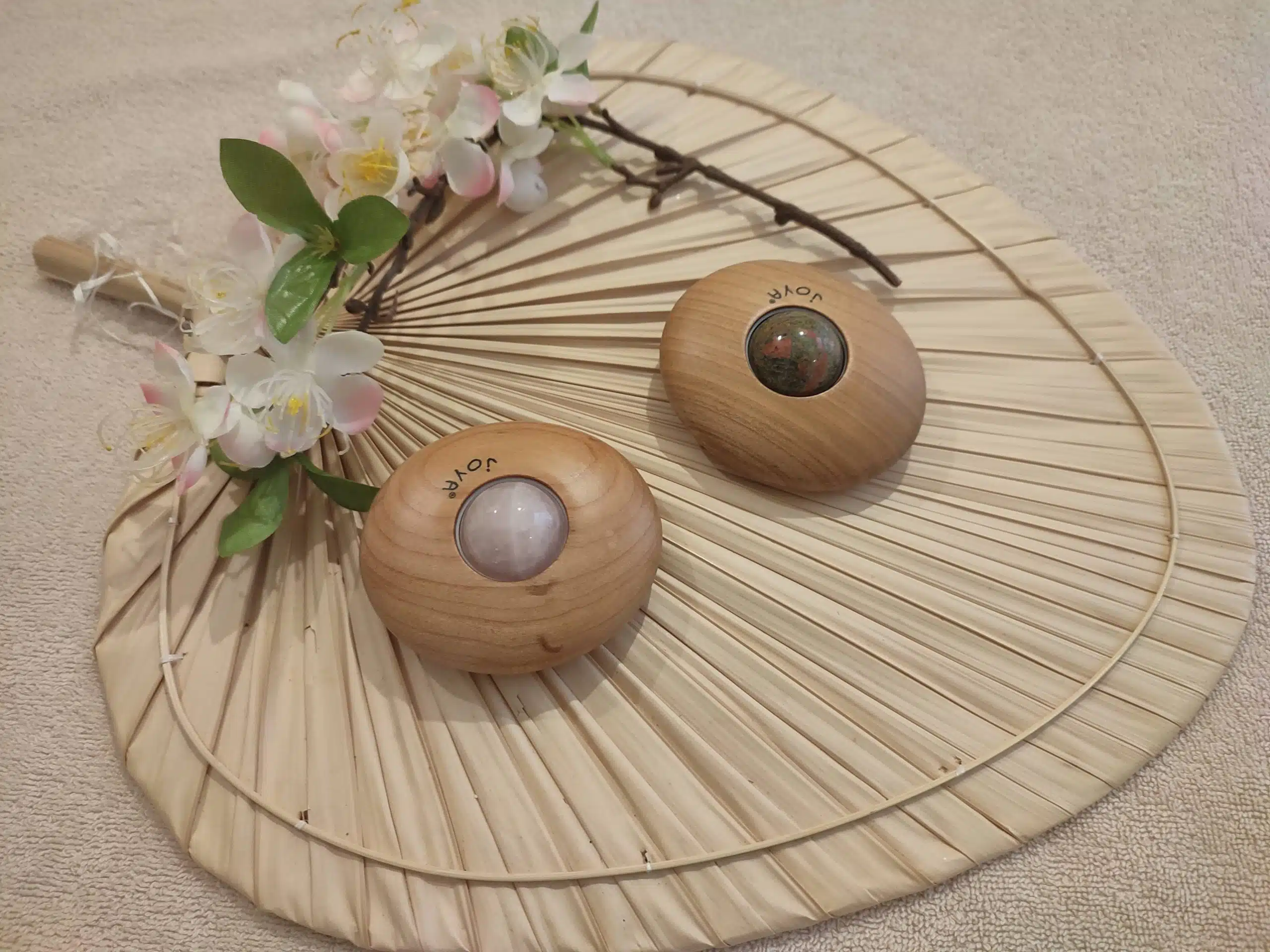 massages accessoires,massage aux pochons,massage aux pierres chaudes,massage à la bougie,massage aux bambous,massage aux pierres semi-précieuses